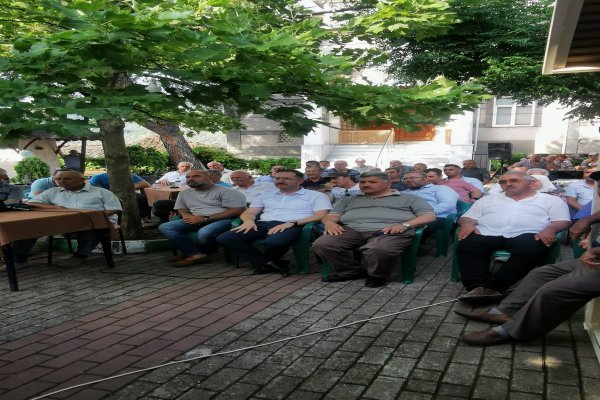 ÇİFÇİLERE ZEYTİNLİKLERİN NASIL İLAÇLANMASI GEREKTİĞİNİ ÖRNEK BAHÇE YAPILARAK ÖĞRETİLECEK