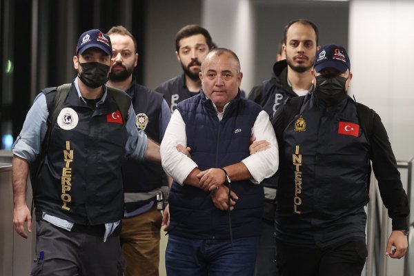 ÇİFTLİK BANK SANIĞI GEMLİKLİ OSMAN NURİ KAYA URUGAY’DAN TÜRKİYE’ YE GETİRİLDİ