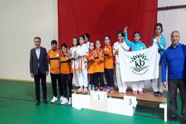 ÇINAR İLKOKULU ÖĞRENCİLERİ BALIKESİR’DEN MADALYALARLA DÖNDÜ