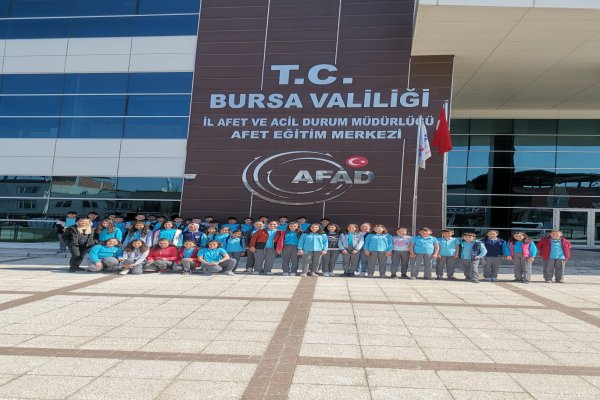Çınarlı öğrenciler İl Afet Merkezi’ni ziyaret ettiler