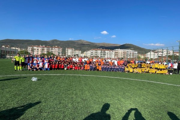 Cumhuriyet spor şenlikleri ödülleri sahiplerini buldu