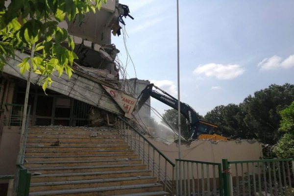 DİŞ HASTANESİ’NİN YIKIMINA BAŞLANDI