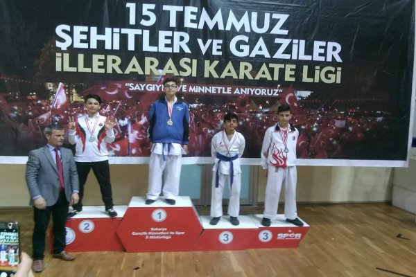DOJO Karatecileri Adapazarı’ndan ödüllerle döndü