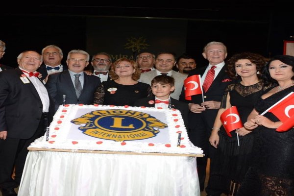 Duayen Gazeteci Uğur Dündar’a Lions’tan “Cumhuriyet Sözcüsü “ödülü