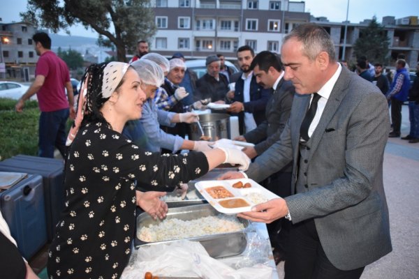EŞREF DİNÇER MAHALLESİNDE İFTAR BULUŞMASI