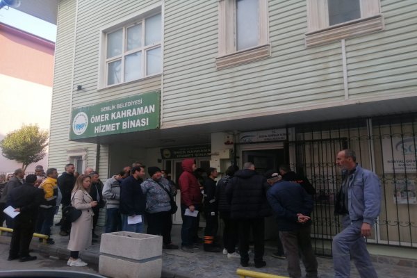 EYT’LİLER  EMEKLİ OLMAK İÇİN SGK’YA HÜCÜM ETTİ