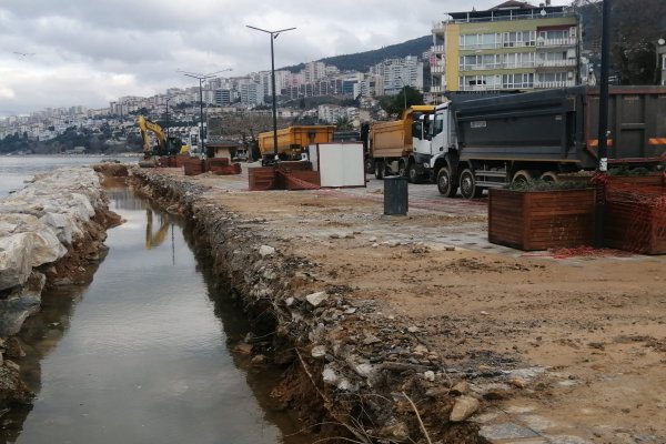 FIRTINADA DALGALARIN KORDONDA YAPTIĞI ZARAR GİDERİLİYOR…