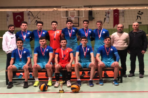 GEMLİK ANADOLU İMAM HATİP LİSESİ GRUP FİNALLERİNE GİDİYOR