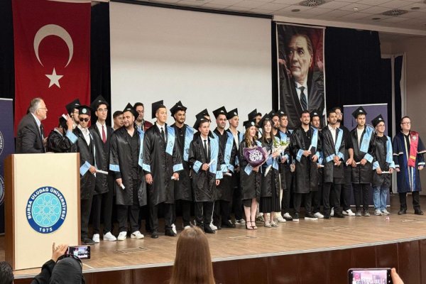 Gemlik Asım Kocabıyık MYO’da Mezuniyet Coşkusu