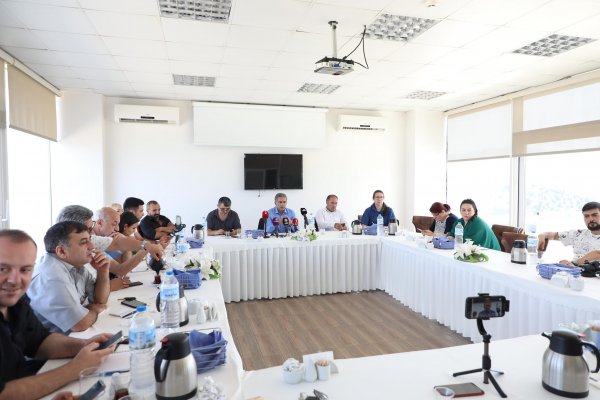 **Gemlik Belediye Başkanı Şükrü Deviren Yerel Medya ile Kahvaltıda Bir Araya Geldi**