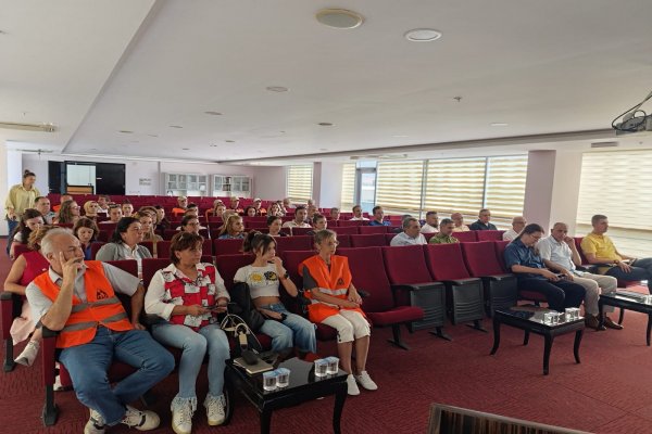 Gemlik Belediyesi çalışanları Temel Afet Bilinci Eğitimi aldı