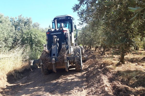 Gemlik Belediyesi Fen İşleri Müdürlüğü ekipleri çalışıyor