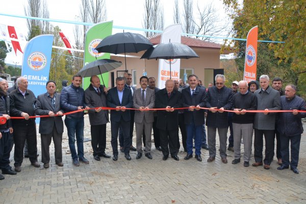 Gemlik Belediyesi’nin yaptırdığı Hayriye Köy Meydanı ve Satış Yeri açıldı