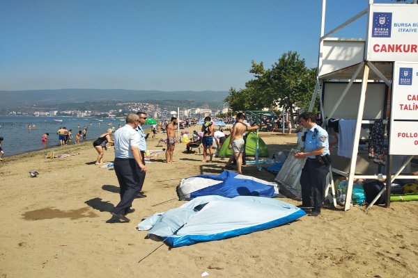 Gemlik Belediyesi sahillere düzen getiriyor