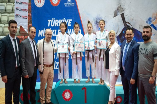 Gemlik Belediyesi Spor Kulübü başarıdan başarıya koşuyor