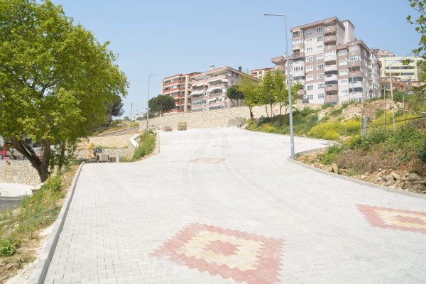 GEMLİK BELEDİYESİ YOL YAPIM ÇALIŞMALARINI SÜRDÜRÜYOR
