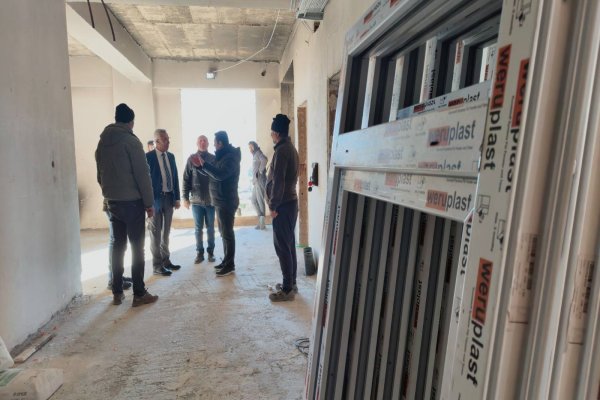 Gemlik Belediyesinden MEB’e devredilen Arif Nihat Asya İlkokulunda 6 yıl sonra inşaat yeniden başladı.
