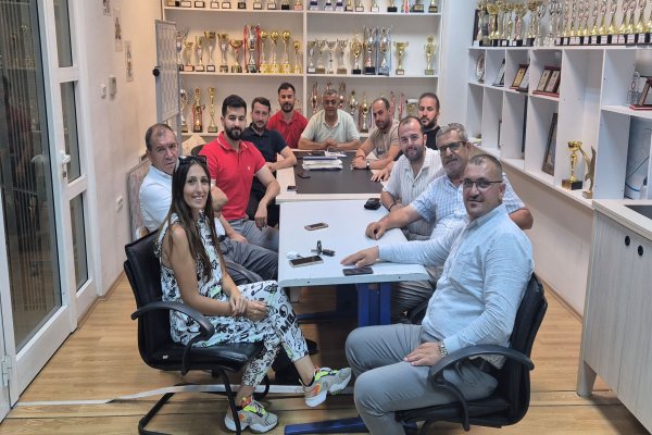 Gemlik Belediyespor Kulübü yeni yönetimi ilk toplantısını yaptı