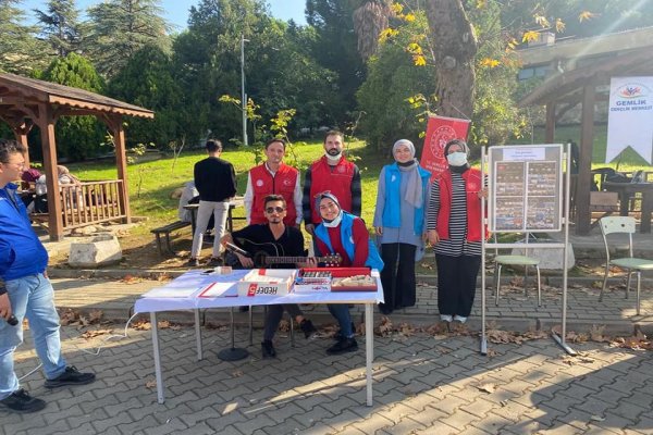 Gemlik Gençlik Merkezi Üniversiteli Gençlerin Yanında