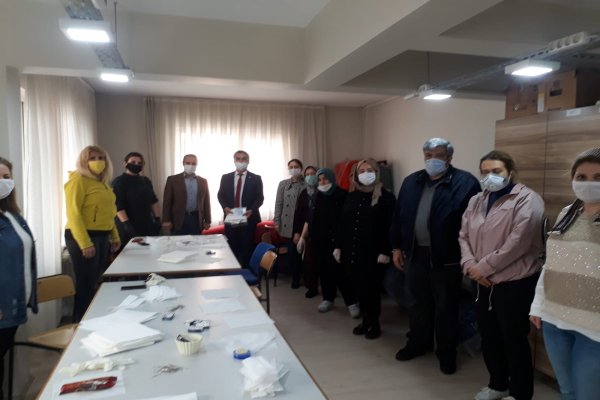 GEMLİK HALK EĞİTİMİ MERKEZİ MASKE VE TULUM ÜRETİMİNE BAŞLADI