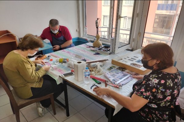 GEMLIK HALK EGITIMI MERKEZI ÖGRENMEDE HIZ KESMIYOR