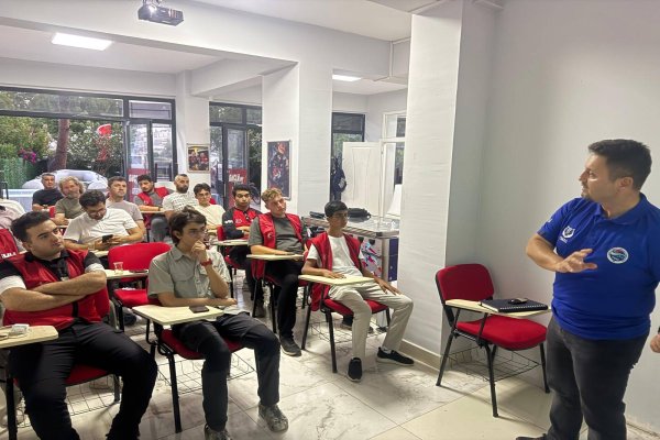 Gemlik İHH’dan Gençlere Dalış Eğitimi
