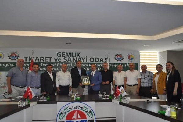 GEMLİK İLÇE MİLLİ EĞİTİM MÜDÜRLÜĞÜ’NDEN GEMLİK TİCARET VE SANAYİ ODASI YÖNETİMİNE TEŞEKKÜR PLAKETİ