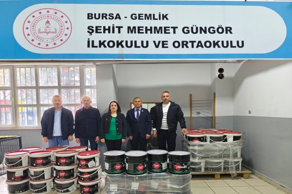 GEMLİK KENT KONSEYİNDEN GEMLİK'TE BİR OKULA DAHA BOYA DESTEĞİ