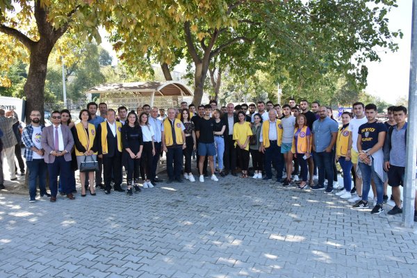 Gemlik Lions’tan Denizcilik öğrencilerine 9 kano