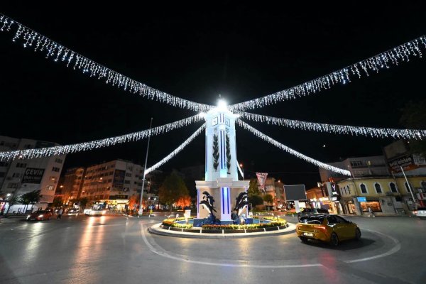 Gemlik Meydanı Işıl Işıl