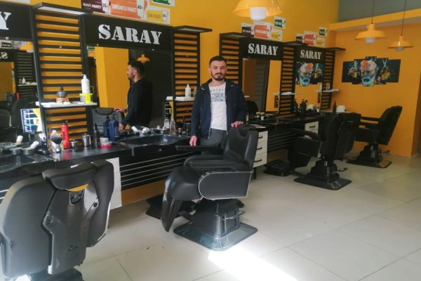 GEMLİK’TE BİR İLK SARAY ERKEK KUAFÖR SALONU HİZMETE AÇILDI