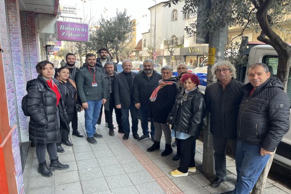 GEMLİK’TE CHP’LİLER SAHAYA İNDİ