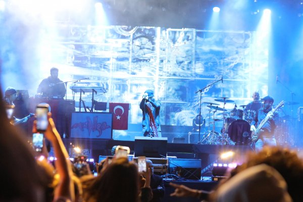 GEMLİK’TE CUMHURİYET COŞKUSU ALANLARA SIĞMADI
