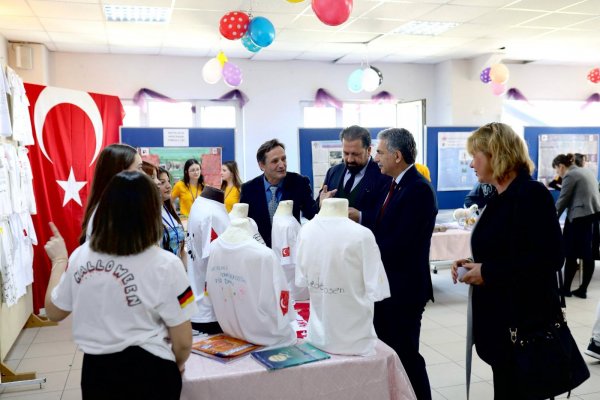 Gemlik'te Genç Beyinler Bilimle Buluştu