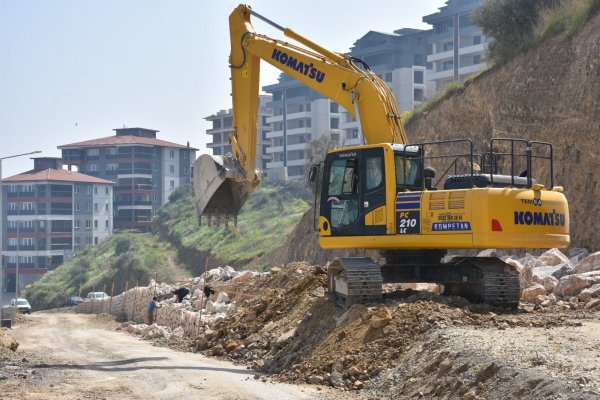Gemlik’te hizmetler dört koldan sürüyor