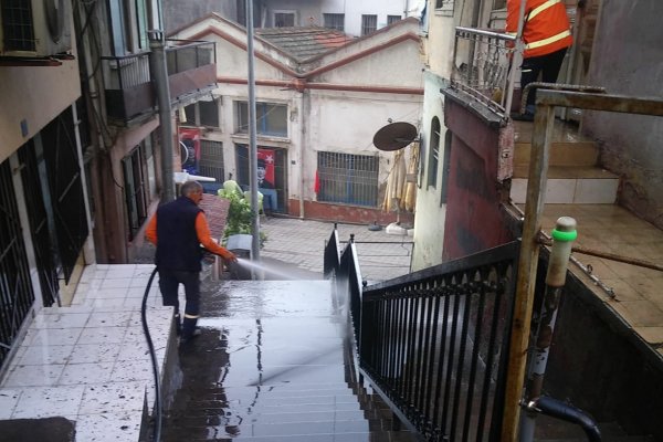 Gemlik’te sokaklar yıkanıyor