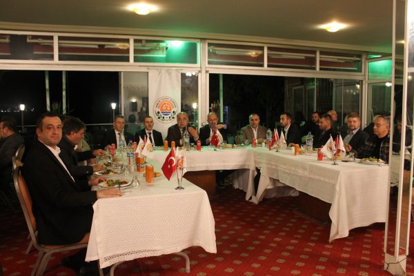 Gemlik Ticaret Borsası ev sahipliğinde düzenlenen “Borsa Üyeleri İle İstişare Toplantısı” gerçekleşti