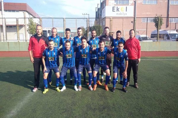GEMLİK VEFA SPOR ZİRVE YARIŞINI SÜRDÜRÜYOR