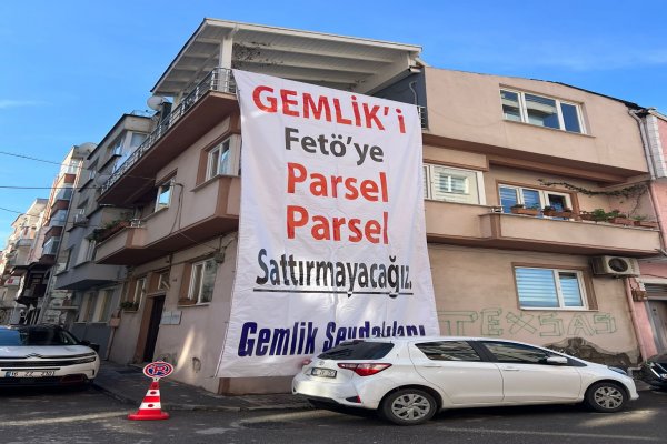 “GEMLİKİ’İ FETÖ’YE PARSEL, PARSEL SATTIRMAYACAĞIZ!” PANKARTI KİME MESAJ VERİYOR?