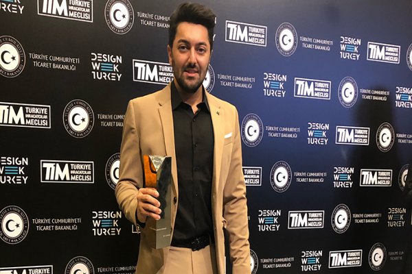 Gemlikli tasarımcı ödüllere doymuyor
