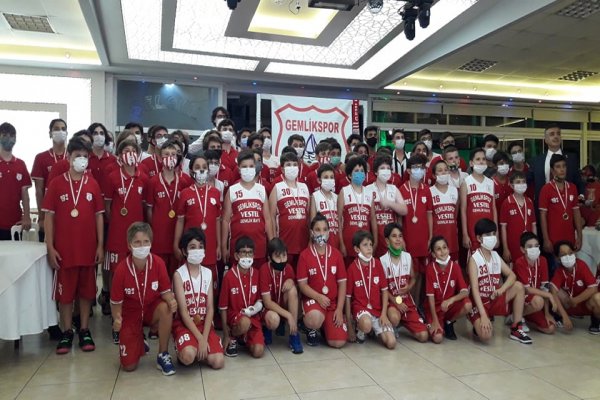 Gemlikspor Basketbol Ailesi kapanış gecesinde buluştu
