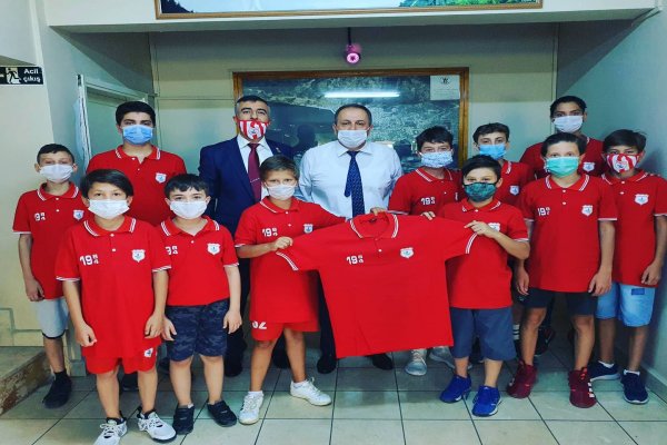 GEMLİKSPOR BASKETBOL AİLESİNDEN KAYMAKAM GÖÇ'E HOŞ GELDİN ZİYARETİ