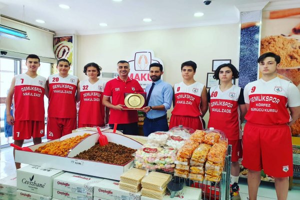 GEMLİKSPOR BASKETBOL AİLESİNDEN SPONSORLARA PLAKET
