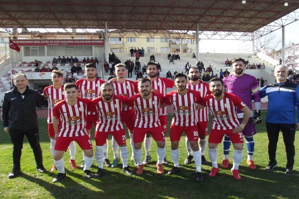 GEMLİKSPOR LİDERDEN 1 PUANI 10 KİŞİYLE ALDI