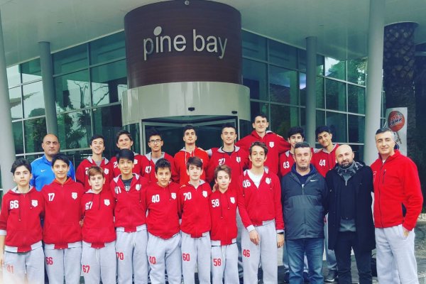 Gemliksporlu basketçiler Kuşadası’nda kampa girdi