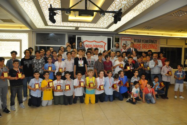 Gemliksporlu basketçilerin mutlu gecesi