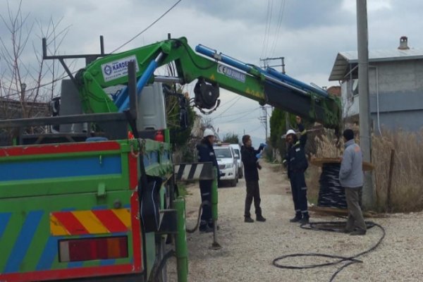 Gençali’de elektrik kablolarını çaldılar
