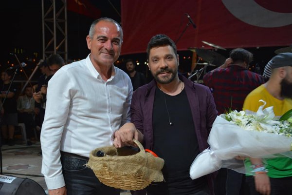 Gençler Oğuzhan Uğur ile müziğe doydu