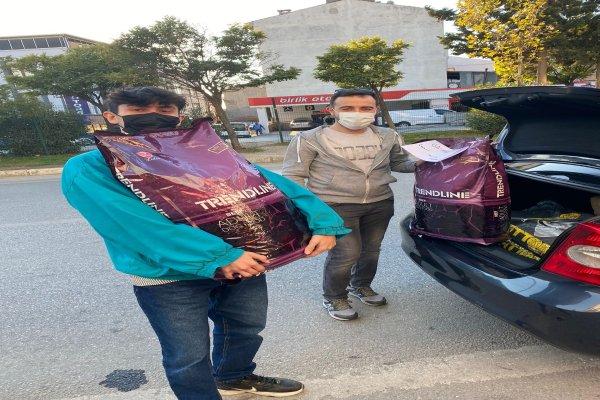 Gençlik Meclisi can dostlar için mama dağıttı