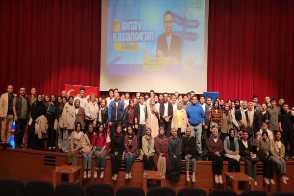 'Gri Koç', Bursalı gençlere sınav kazandıran taktikleri anlattı